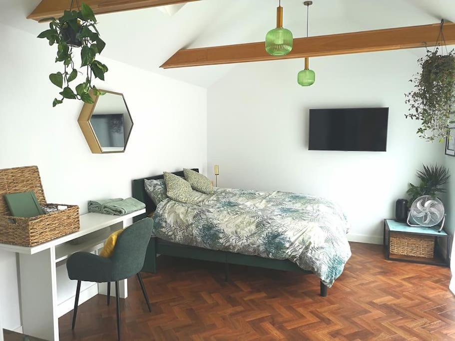 Stylish Apartment In Horsham With Parking And Own Entrance Exterior foto